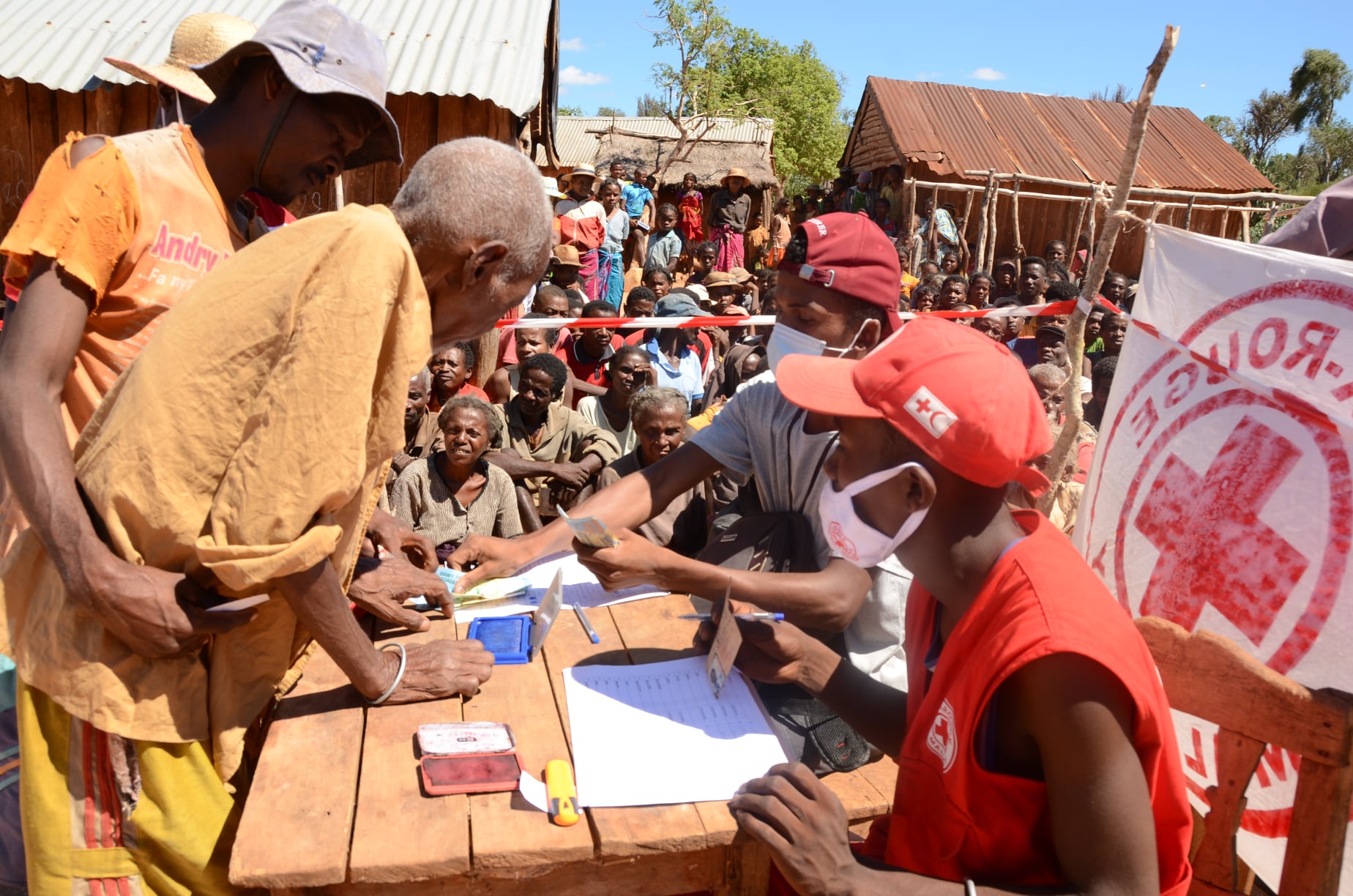 La Croix-Rouge Malagasy en collaboration avec l’FICR apportent sont appuis à la population malagasy